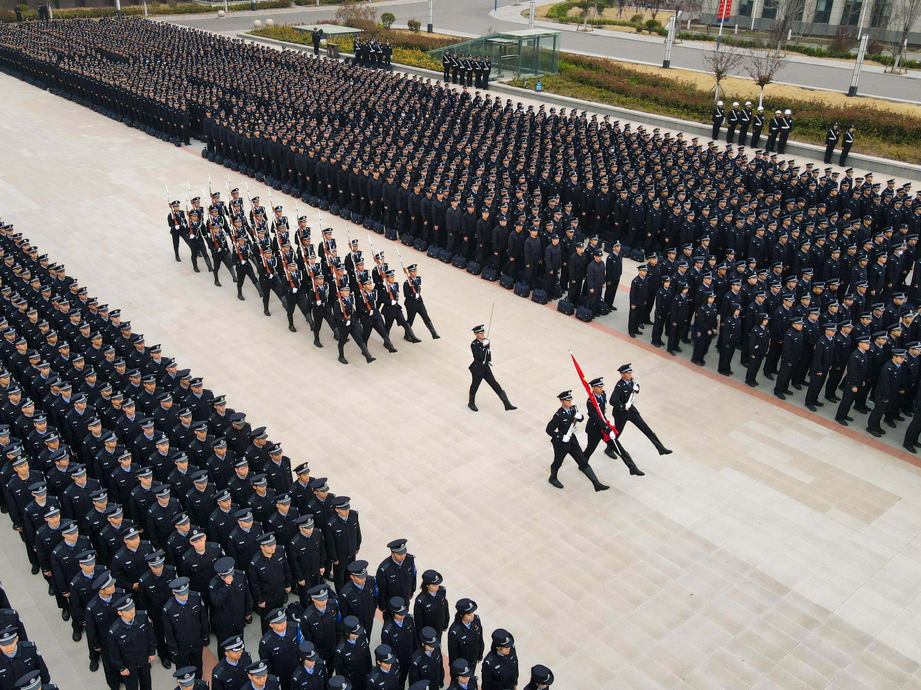 学校举行2026年春季学期第四周升国旗仪式暨首届学管干部素质能力大赛、 第十五届“挑战杯”校赛颁奖典礼